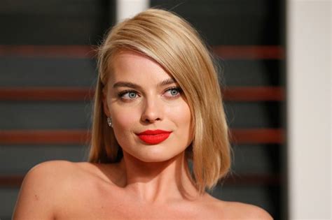 margot robbie pelada|Margot Robbie Chose to Go Nude in Wolf of Wall Street, She Says